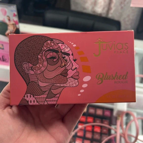 Juvia’s Place: Blushed Pallet (Volume 6) - Picture 2 of 3